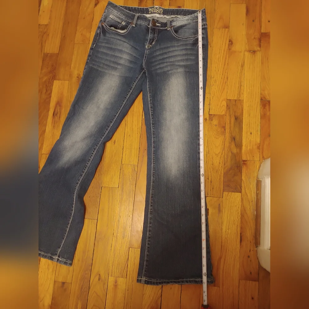 B2G1 FREE! Flare Reign Sandblasted Short Jeans - Picture 5 of 10